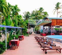 Двухместный номер Standard с видом на озеро двуспальная кровать в Mui Ne Alena Bungalow Hotel