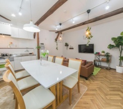 Коттедж с 5 комнатами в Nao's House USJ