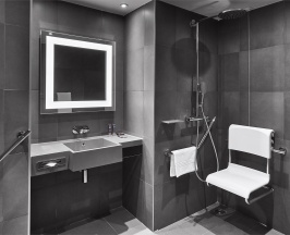 Номер Suite для маломобильных - с двуспальной кроватью в Novotel Москва Киевская
