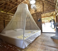 Двухместное бунгало рядом с пляжем двуспальная кровать в Satun Dive Resort