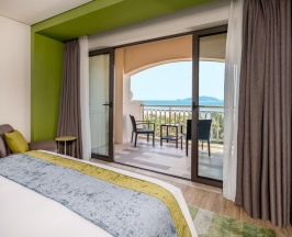 Двухместный люкс c 1 комнатой (двуспальная кровать) в Holiday Inn Resort Sanya Bay by IHG