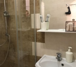 ЭКОНОМ с одной двухспальной кроватью в Гостиный дворъ