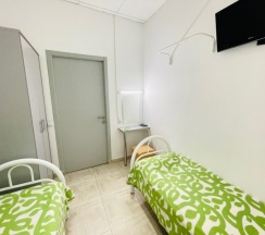 Двухместный номер с раздельными кроватями без окна в Sunny Sochi Hostel