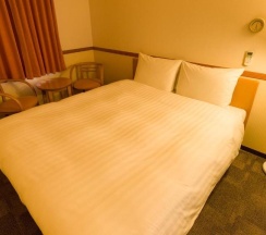 Двухместный номер Standard двуспальная кровать в Toyoko Inn Okinawa Naha Omoromachi Ekimae