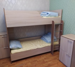 Кровать в 8-местном мужском номере (4 этаж) в Диско