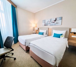 Двухместный номер Superior с видом на город двуспальная кровать в Dedeman Oskemen Hotel