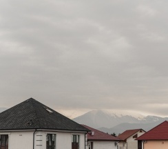 Четырёхместный номер с террасой, вид на горы и сад в Skayfom