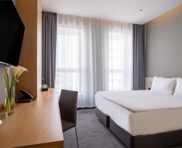 Стандарт с 1 двуспальной кроватью в Farfour Inn&Suite