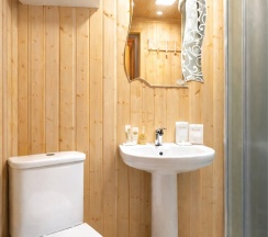 Двухкомнатный улучшенный стандарт с видом на горы | без балкона | 2 этаж в Hayat Haus