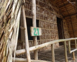 Коттедж c 1 комнатой в Mr. Chuoi Bar and Hut