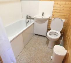 Коттедж с 2 комнатами с балконом в Тихая гавань