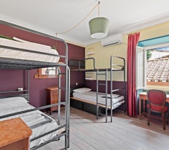 Кровать в общем номере в Ostello Bello Firenze