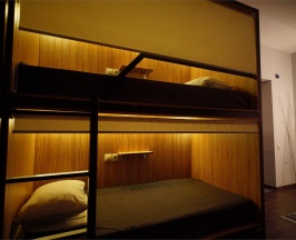 Кровать в 4-местном общем номере в Юсенги