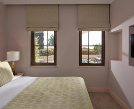 Семейный номер Standard c 1 комнатой с красивым видом из окна в Aphrodite Hills Hotel