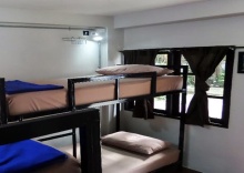 Кровать в общем номере в Deejai Chiang Mai Backpackers - Adults Only