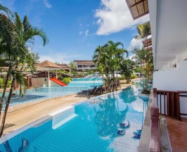Четырёхместный номер Pool Access Grand Deluxe с видом на бассейн в Arinara Beach Resort Phuket