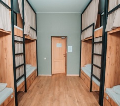 Место в мужской 6 местной комнате в Heritage