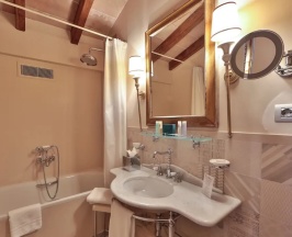 Двухместный номер Executive вид на реку Арно двуспальная кровать в Hotel Ville sull'Arno