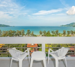 Двухместный номер Honeymoon с балконом и с видом на море двуспальная кровать в Andaman Beach Suites Hotel