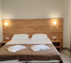 Трехместный номер с выходом во двор в Amina