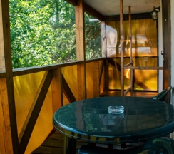 Студия с балконом и с красивым видом из окна в Манжерок