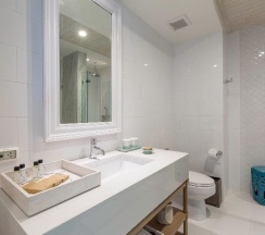 Двухместный номер Deluxe с видом на море двуспальная кровать в Cape Kudu Hotel