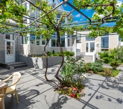 Трехместный номер стандарт с двухспальной и односпальной кроватями в Восход