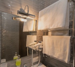Deluxe City View 🏡 в Loft Hotel