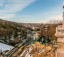 Трехкомнатный номер с двумя спальнями, тремя балконами в Скала
