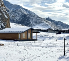 Двухместный номер с двуспальной кроватью с видом на горы в Атарай