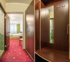 Двухместный полулюкс с балконом (двуспальная кровать) в Red hotel