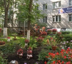 Четырёхместные апартаменты с балконом и с красивым видом из окна в Апартаменты Октябрьская