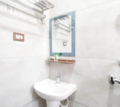 Двухместный номер Deluxe с балконом двуспальная кровать в Hotel Sushree International