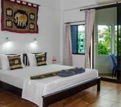 Двухместный номер Deluxe с балконом двуспальная кровать в Allstar Guesthouse