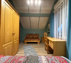 Коттедж Малый Дом в Времена Года