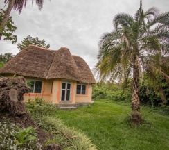 Семейное бунгало с 2 комнатами в Roots Retreat and Camping Resort