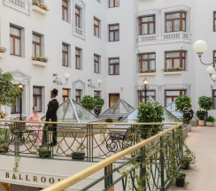 Делюкс Премиум с двумя кроватями и видом на Атриум в Renartiss Isaakiy St. Petersburg hotel