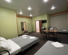 Четырёхместный номер Comfort с балконом в Династия