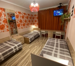Трехместный номер с 3 односпальными кроватями с видом на горы в Гестехаус