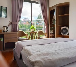 Двухместный номер Standard с видом на горы двуспальная кровать в Amia Hotel