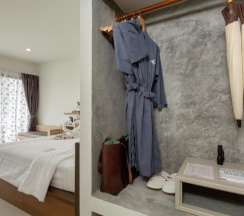 Двухместная вилла Deluxe Sunset двуспальная кровать в Secret Cliff Resort Phuket