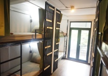 Кровать в общем номере в Feel Good Bangkok Hostel