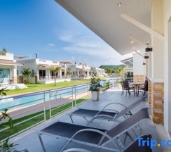 Вилла Royal с видом на бассейн в Отель The Oriental Beach Pearl