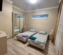 Четырёхместный номер Семейный с красивым видом из окна в Дом Гостей