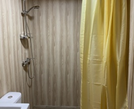 Двухместный коттедж с балконом двуспальная кровать в Miussera Sea