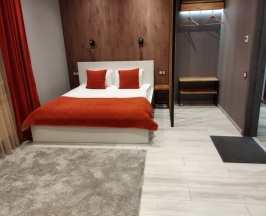 Классик с балконом в Shantaram