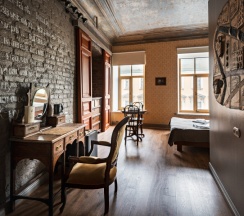 Улучшенный двухместный номер в Metropolis Hotel