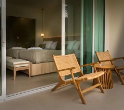 Номер Deluxe с балконом и с видом на бассейн в Niranapa Boutique Resort