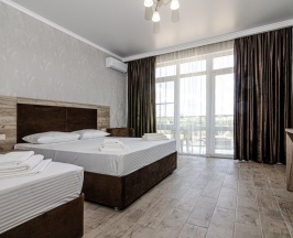Четырёхместный номер Standard с балконом в Galini resort