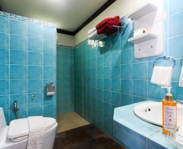 Двухместное бунгало с видом на бассейн двуспальная кровать в Chaweng Cove Beach Resort